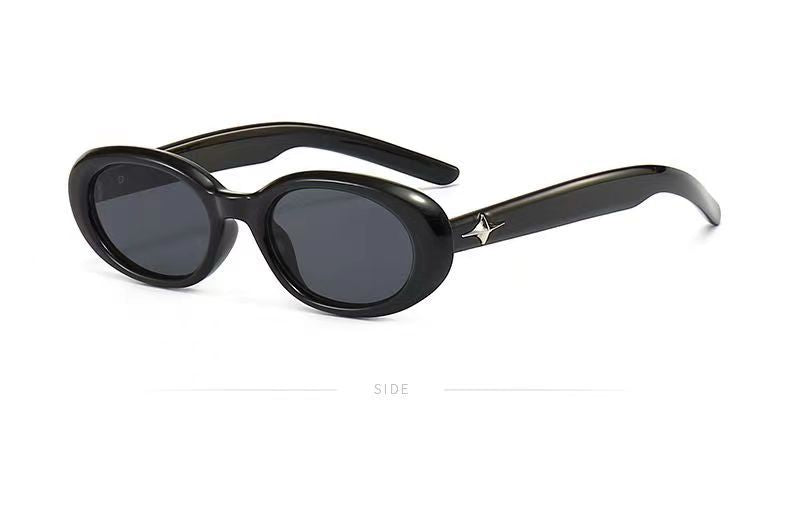 Lunettes de soleil femme – Petite monture noire – Style rétro chic – Tendance 2023 – Protection UV400